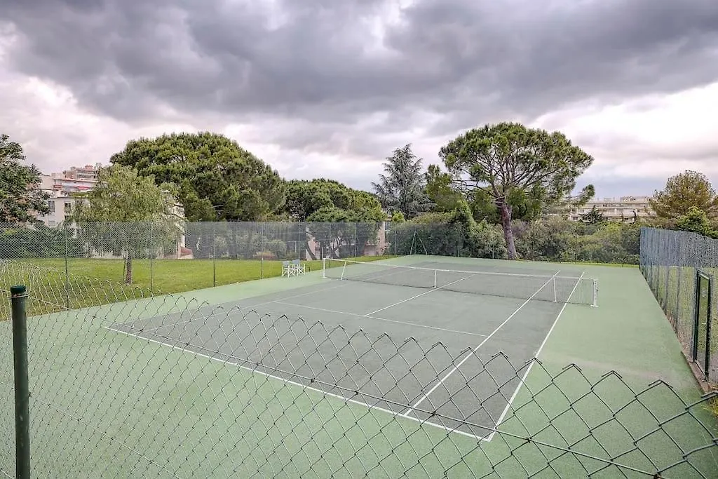 Studio Vue Mer, Piscine - Tennis Antibes 0*,  France