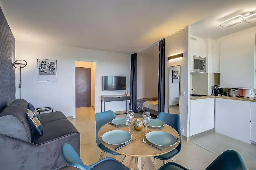 Studio Vue Mer, Piscine - Tennis Antibes Apartment