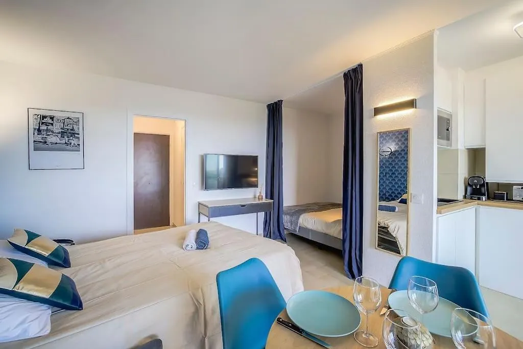 Apartment Studio Vue Mer, Piscine - Tennis Antibes