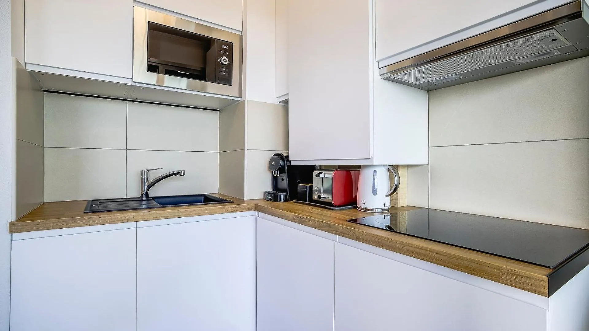 Apartment Studio Vue Mer, Piscine - Tennis Antibes